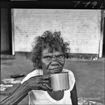 Woman with mug - 1987 - LETI085