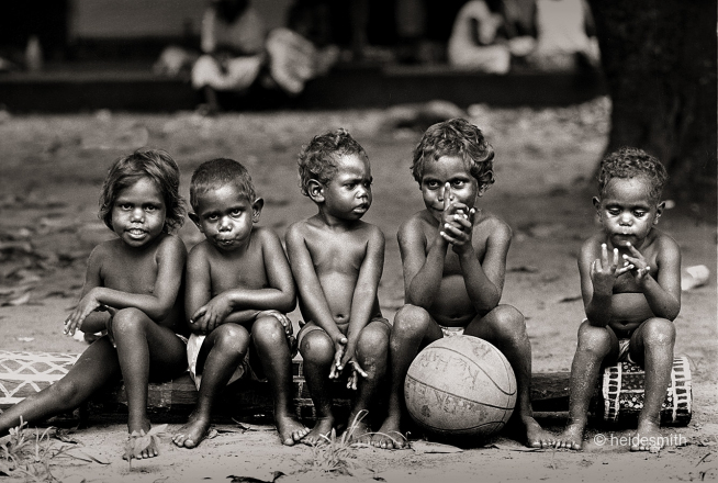 five little Tiwi - 1988 - VIA008