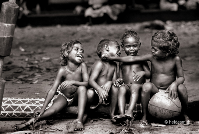 four little Tiwi - 1988 - VIA009