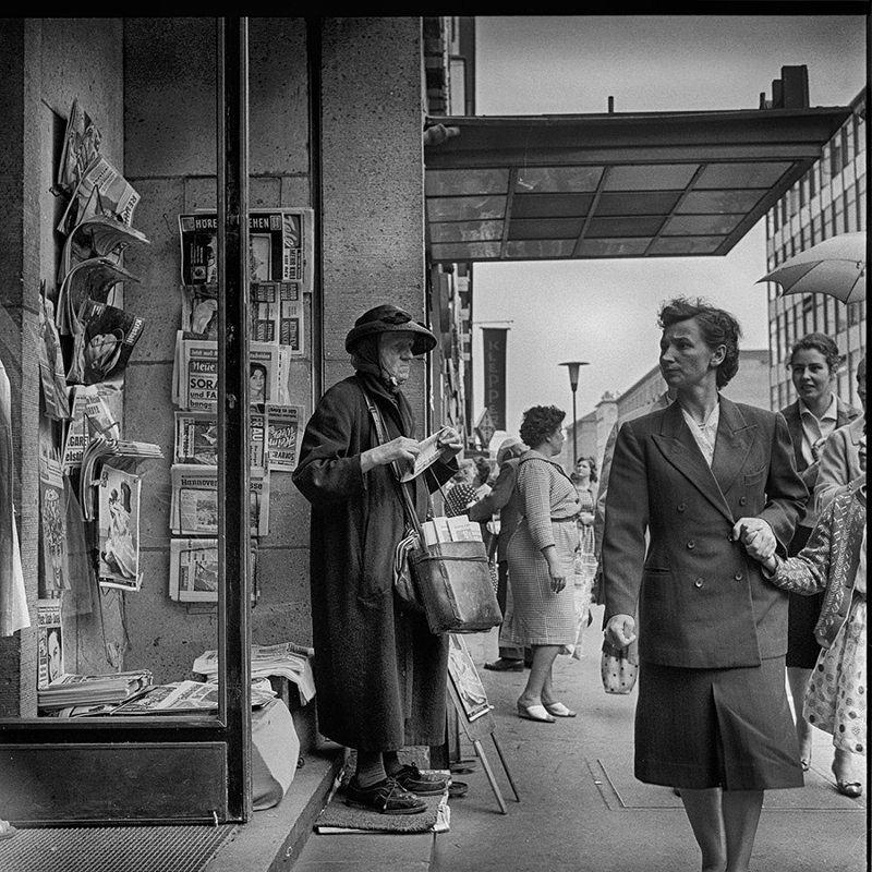 A Photographers Tale - Photograph of a newspaper seller taken by Heide Smith-Soltsein in 1961